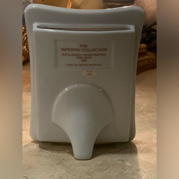 The Tapestry Collection by Avon 1981 Frame Porcelain 3.5 By 5 (holds 3x4 pic) - Picture 7 of 13